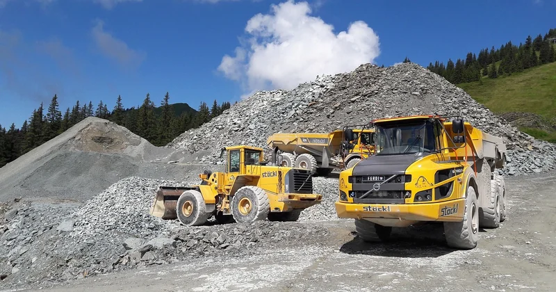 Accès, benne, eau et électricité de chantier : les oublis qui coûtent